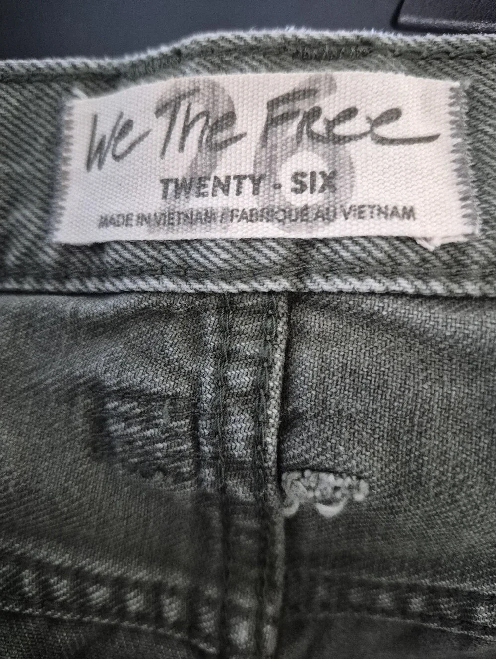 We The Free Free People Button Fly Distressed Denim Shorts 4" Size 26 - Picture 2 of 12